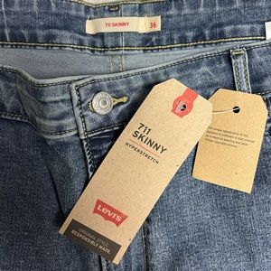 MEN-711 Levi Midrise Skinny Jean